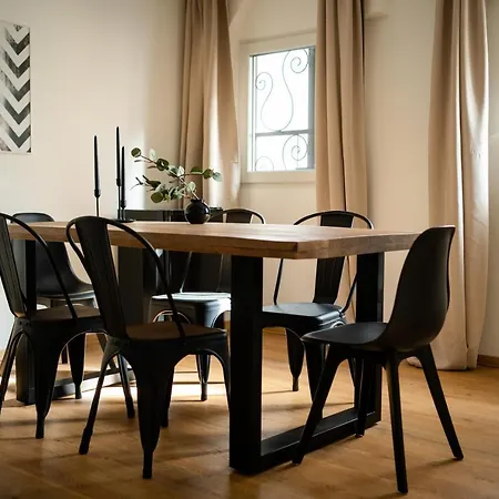 Апартаменты Oldtown With 2 Bathrooms